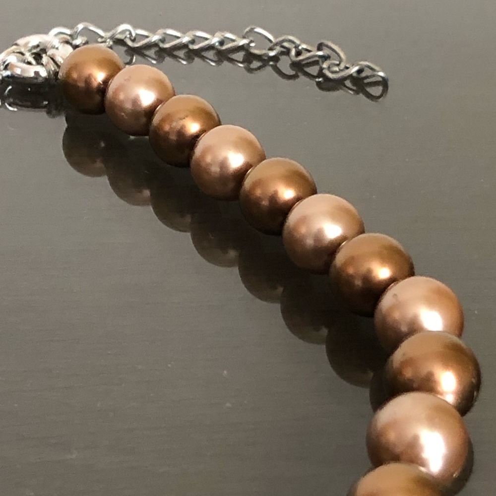 Brown faux pearl necklace - Picture 2 of 8